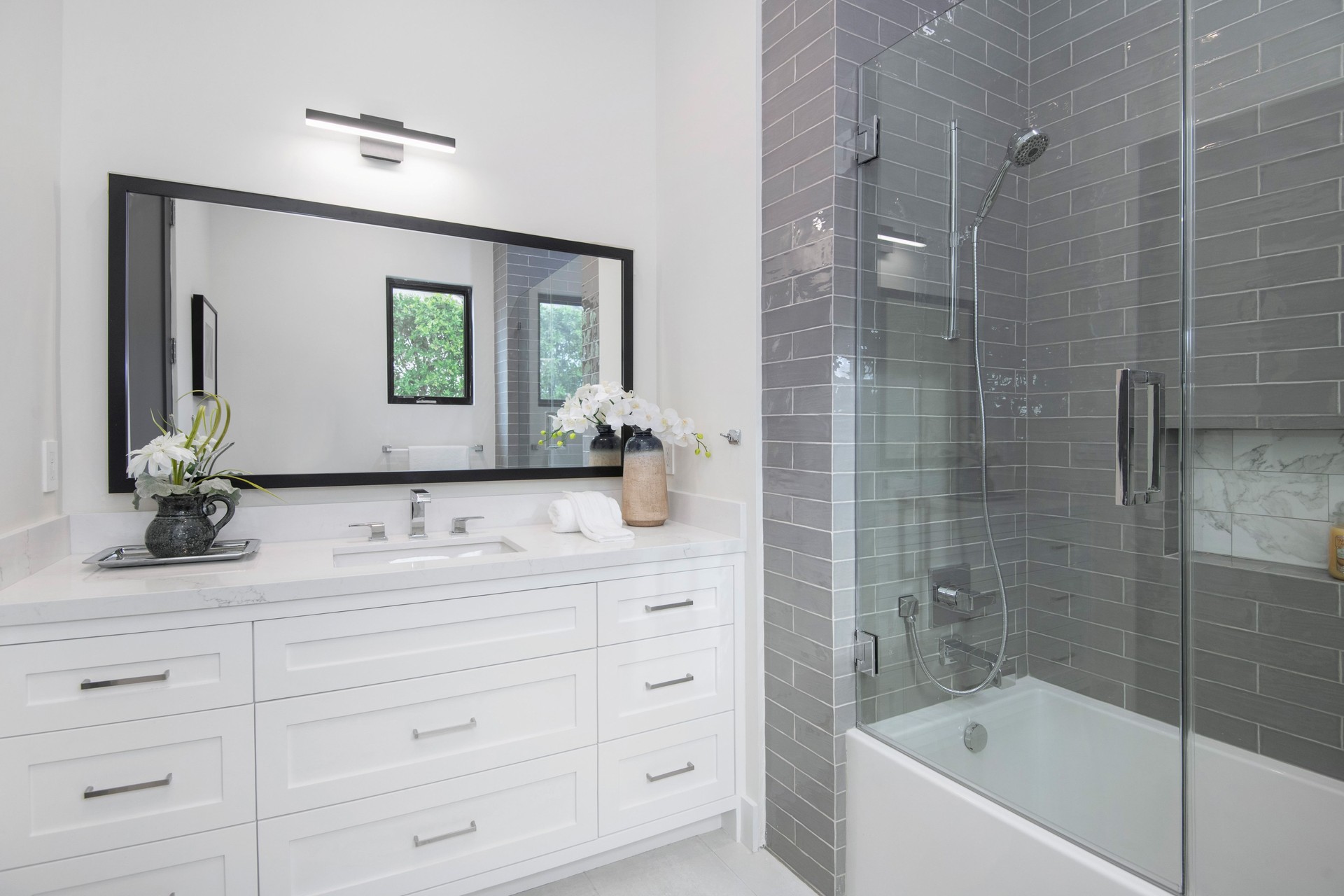 rénovation salle de bain morges carrelage douche italienne baignoire lavabo robinetterie plomberie design modernisation aménagement peinture éclairage accessoires miroir rangement espace confort style matériaux installation rénovation agencement décoration artisan devis salle de bains projet entreprise création devis service projets professionnels accessoires informations dépannage